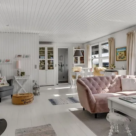 2 Bedroom Cozy In