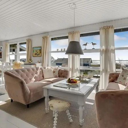 2 Bedroom Cozy In *